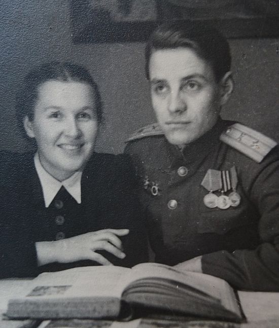 Людмила Воздвиженская с мужем. Берлин, 1945 г.