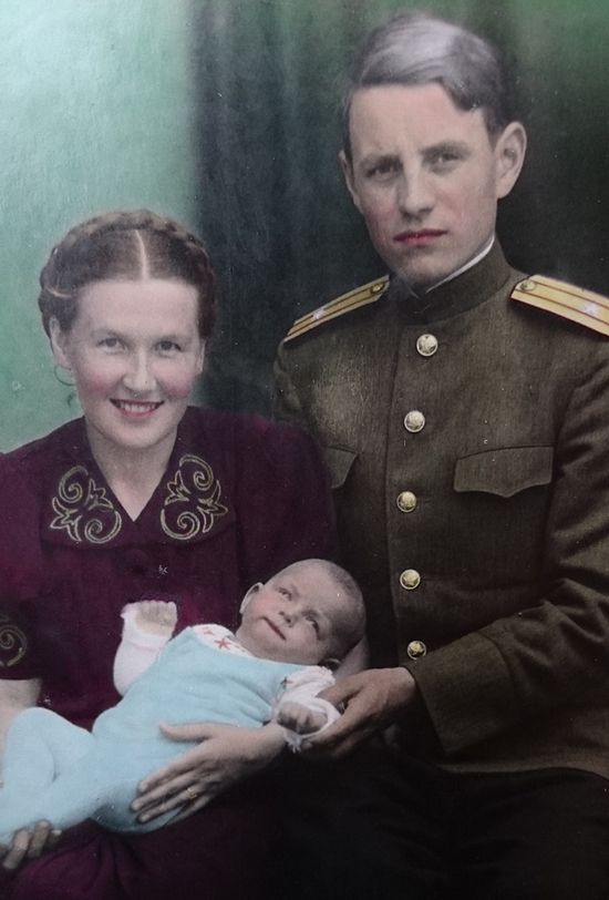 1946 г Майнинген. С мужем Алексеем Михайловичем Шаповаловым и дочерью Софией