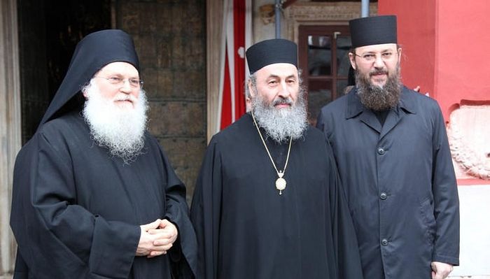 Archimandrite Ephraim with His Beatitude Metropolitan Onuphry of Kiev and All Ukraine and His Eminence Metropolitan Anthony of Boryspil and Brovary. Photo: spzh.news