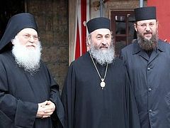 Abbot Ephraim speaks with UOC hierarchs on phone, leaves Ukraine for further treatment