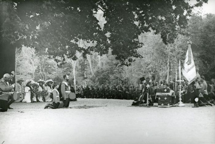 На молебне во время смотра 52-го Виленского полка. Феодосия 1911