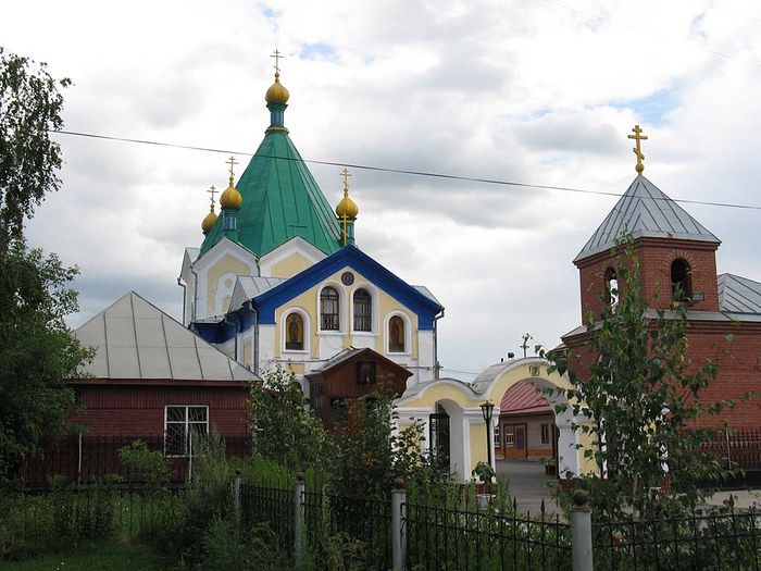 Храм Всех Святых – единственная церковь, которая никогда не закрывалась в Петропавловске. Алтарь здесь сохранился в первоначальном виде, включая множество старинных икон