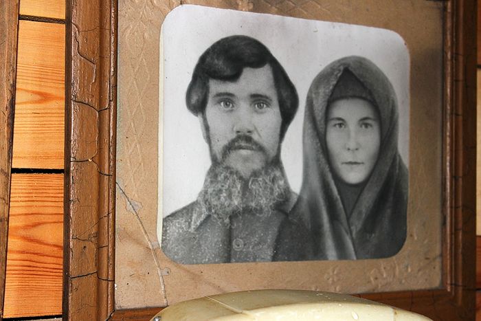 Иван и Екатерина Логиновы, дедушка и бабушка строителя часовни Герасима Логинова