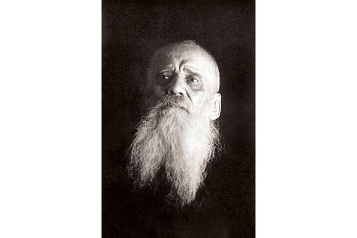 Преподобномученик архимандрит Кронид (Любимов), по его поручению отец Тихон Пелих хранил антиминсы обители до 1946 г.