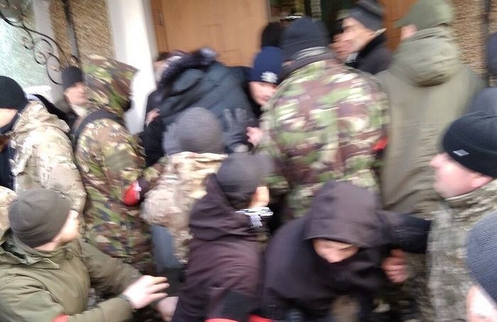 Радикалы и раскольники избили прихожан и захватили храм Украинской Православной Церкви в Тернопольской области