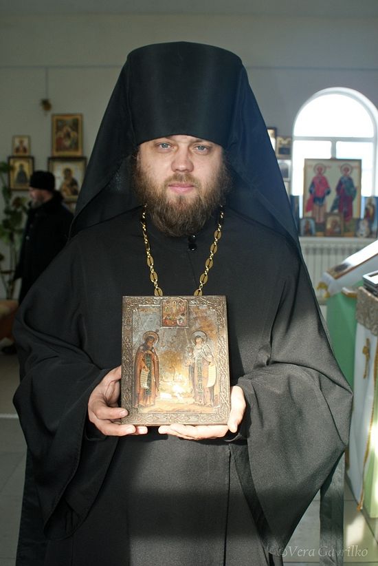 Со старинной иконой преподобных Германа и Сергия Валаамских