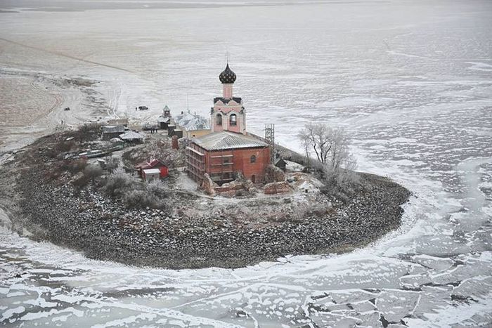 В Спасо-Каменном Преображенском монастыре Вологодской митрополии начнутся работы по восстановлению собора