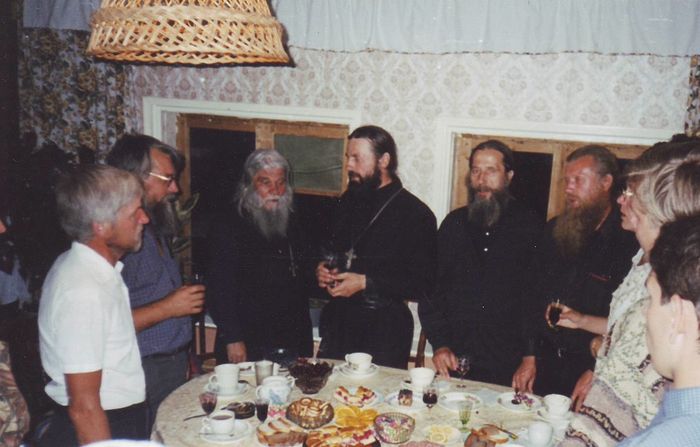Владимир Мартышин (второй слева), архимандрит Афанасий, игумен Иоанн (Титов), Борис Украинцев (ныне протоиерей)