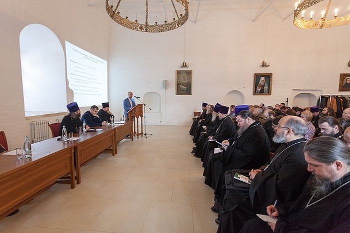 В Москве обсудили взаимодействие Церкви и медицинского сообщества при оказании помощи зависимым