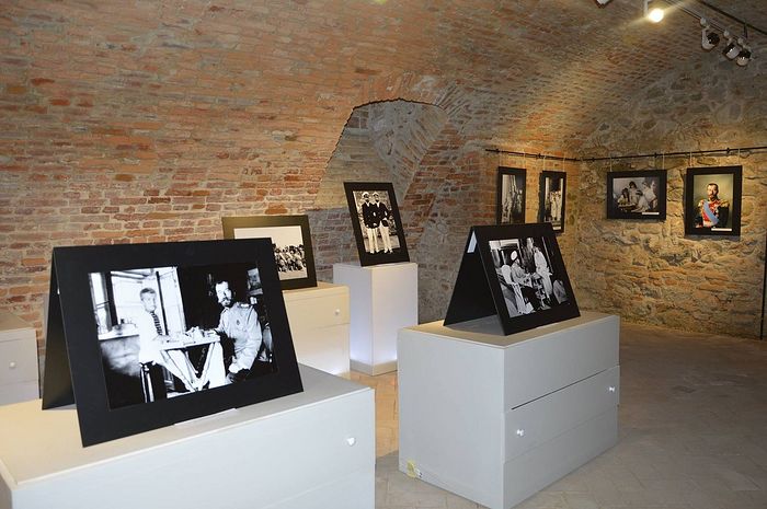 В румынской Альба-Юлии проходит выставка о семье Николая II