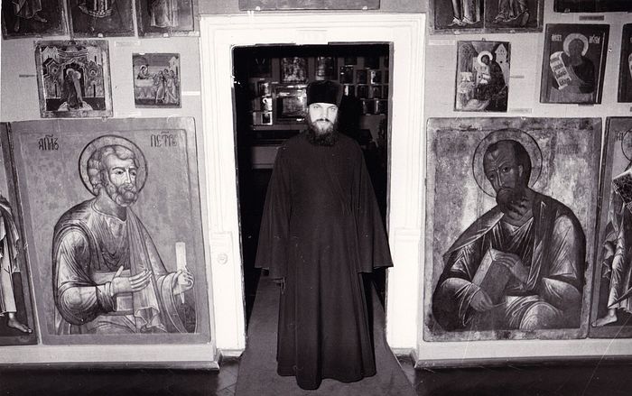 Будущий владыка Алексий в Церковно-археологическом кабинете Московской духовной академии
