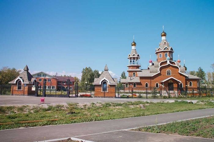 Центр находится на территории Богоявленского храма города Бердска