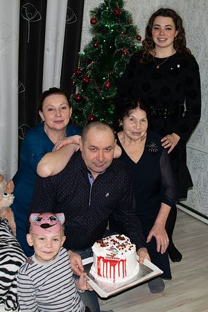 Семья Новиковых: Марина Львовна, ее мама, муж и дети