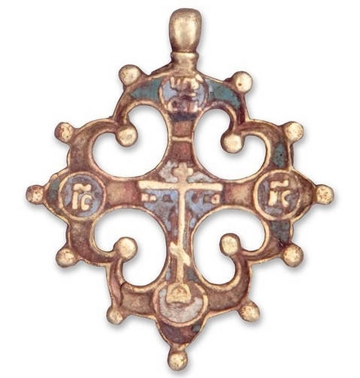 Нательные (наперсные) кресты с замкнутыми криновидными окончаниями. Русский Север. XVIII век