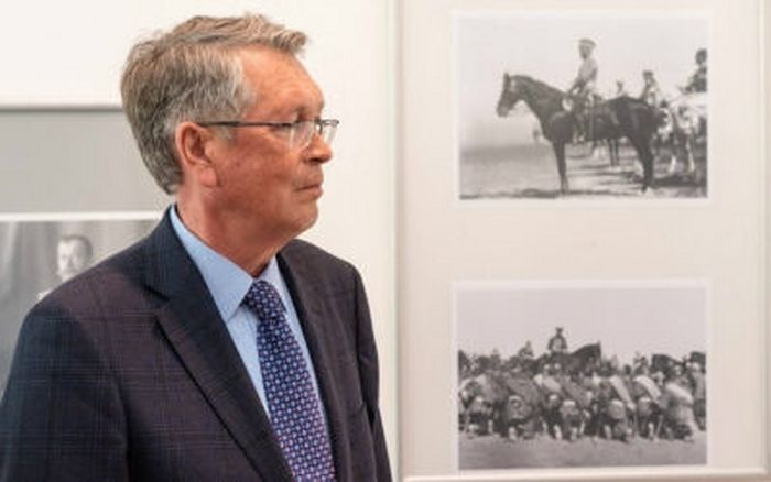 Посол России в Сербии посетил выставку о Николае II