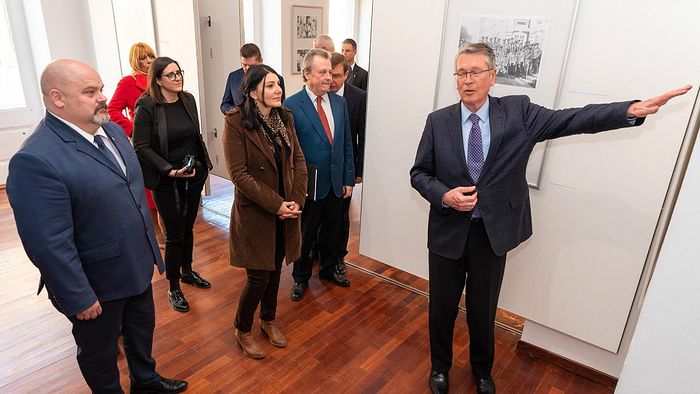 Посол России в Сербии посетил выставку о Николае II