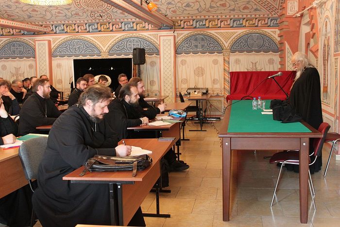 Председатель Синодального отдела по благотворительности прочитал лекцию на курсах повышения квалификации московских священнослужителей