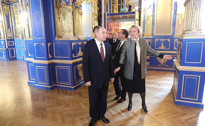 Владимир Путин и члены Совбеза России посетили отреставрированную церковь Воскресения Христова Екатерининского дворца