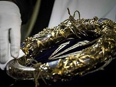 Firefighters save Crown of Thorns, other relics in Notre Dame Cathedral
