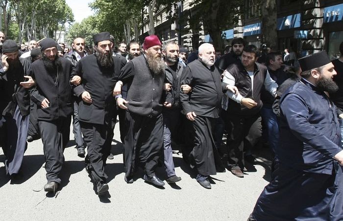 Georgian church clergymen and activists unite to protest against a gay pride rally in Tbilisi, Georgia, Friday, May 17, 2013. Photo: news.yahoo.com
