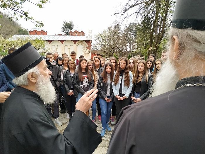 Патриарх Ириней обращается к сербской молодежи Косово и Метохии в Печской патриархии