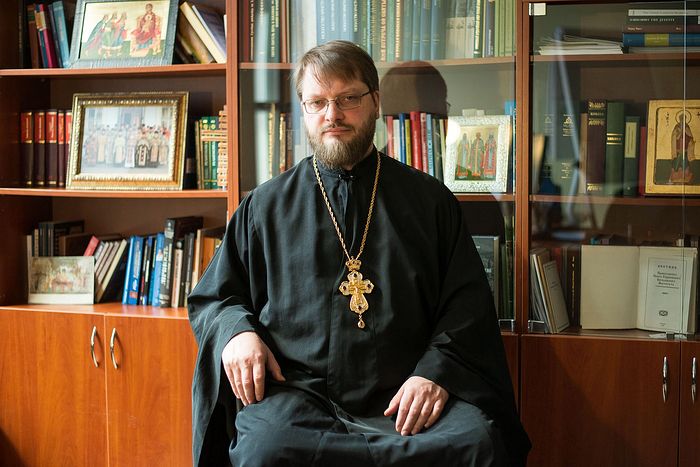Священник Николай Емельянов
