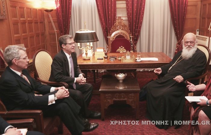 U.S. Ambassadors Sam Brownback and Geoffrey Pyatt discuss the Ukrainian issue with Abp. Ieronymos. Photo: romfea.gr