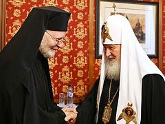 Antiochian Archdiocese of N. America delegation serves with, visits Patriarch Kirill