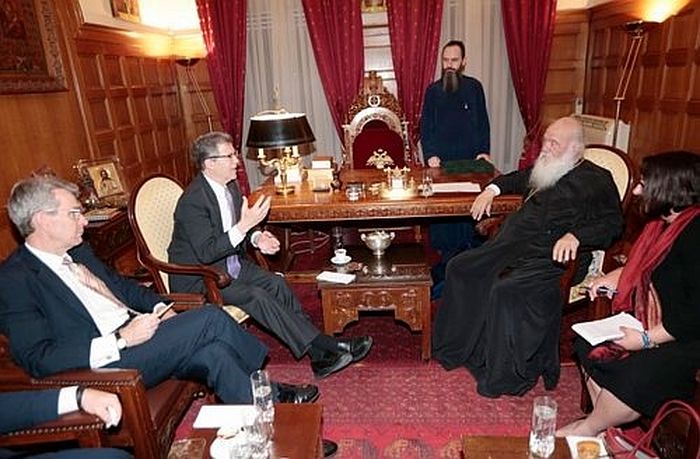 Блаженнейший архиепископ Афинский и всея Эллады Иероним с американскими дипломатами.