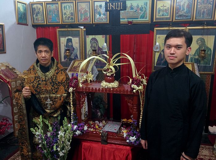 С отцом Кириллом, священником храма в Сурабая