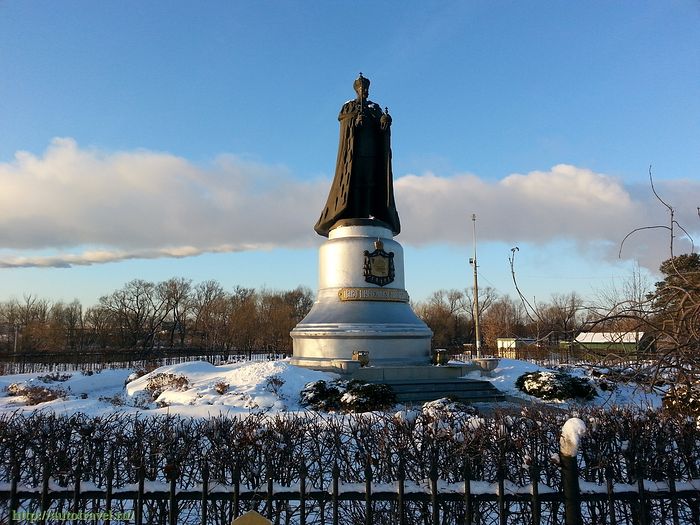 Памятник царю-мученику Николаю II