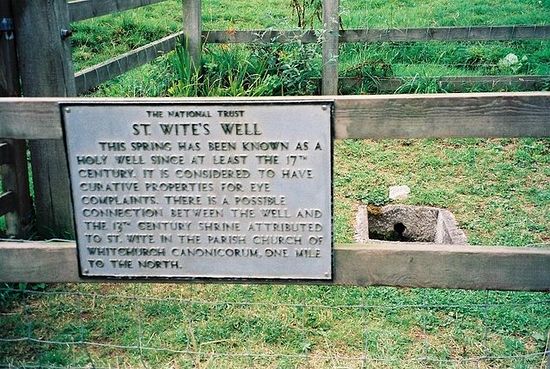St. Wite's well in Morcombelake, Dorset. Photo: Wikipedia.