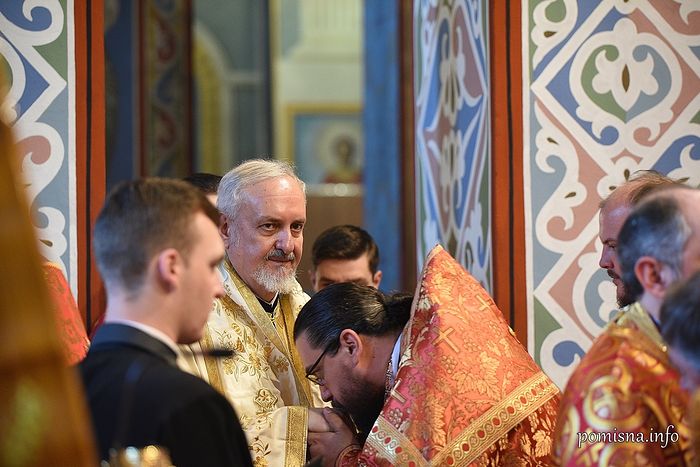 “Archimandrite” Boris Bojovic takes a blessing from Met. Emmanuel of Gaul