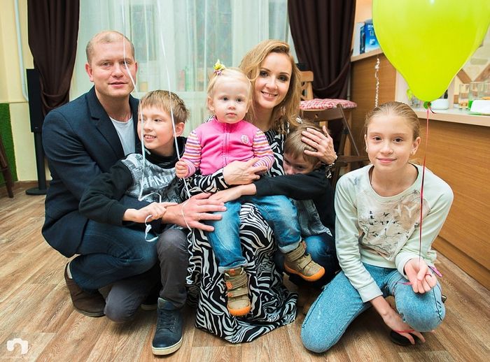 Maria Lvova-Belova with family. Photo by Gayane Avdalyan/ASI-Penza)