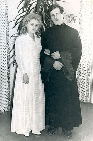 Отец Николай и матушка Иоанна Агафоновы вскоре после венчания