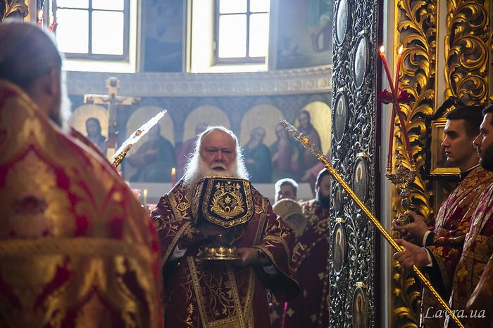 Archbishop Peter serving a liturgy in Dormition Cathedral of Kiev Caves Lavra. Photo: Lavra.ua