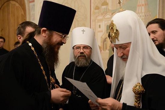 His Holiness Patriarch Kirill of Moscow and All Rus’ with Archpriest Rostislav Yarema (left). Photo: patriarch.ua