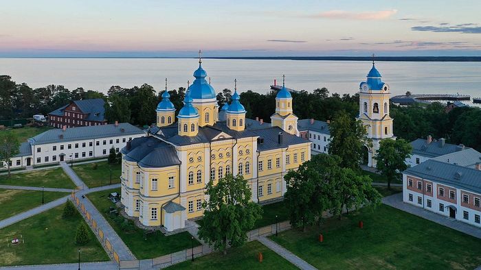 Предстоятель Русской Церкви освятил собор Рождества Пресвятой Богородицы Коневского монастыря