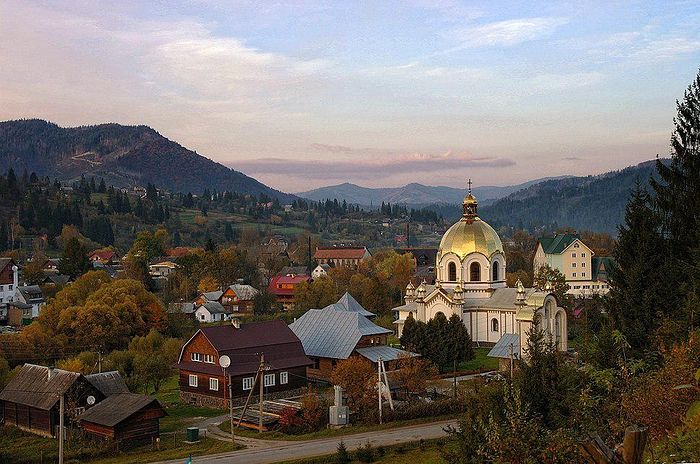 The village of Slavsko, Lviv province. Photo: howlingpixel.com