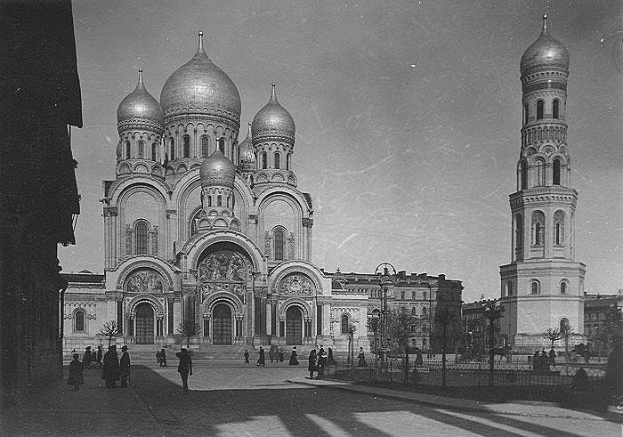 Alexander Nevsky Cathedral in Warsaw, Poland. photo: Reddit