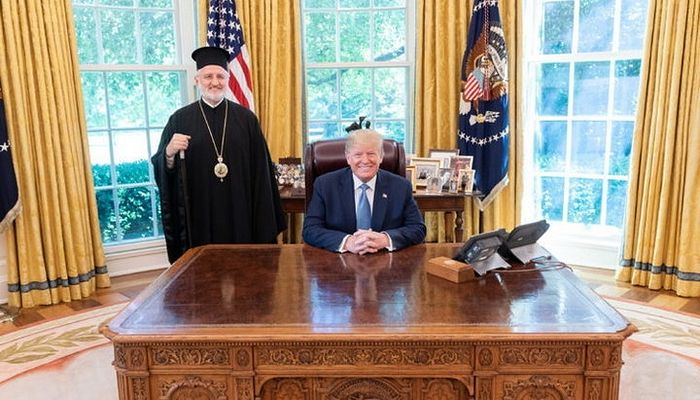 Президент США Дональд Трамп с архиепископом Элпидофором (Ламбриниадисом)