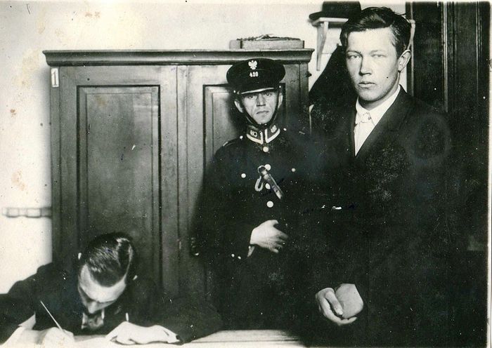Испитивање Бориса Коверде на Варшавској железничкој станици после убиства Војкова
