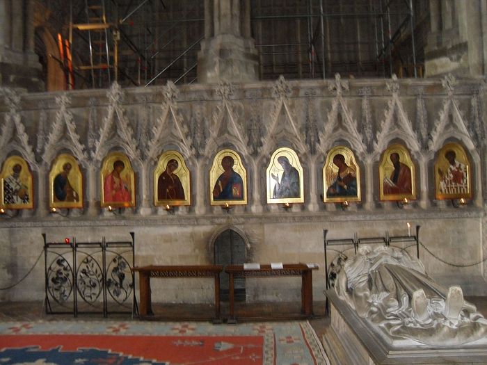 The row of icons by S. Fyodorov and the 'Holy Hole' at Winchester Cathedral, Hants (photo by Irina Lapa)