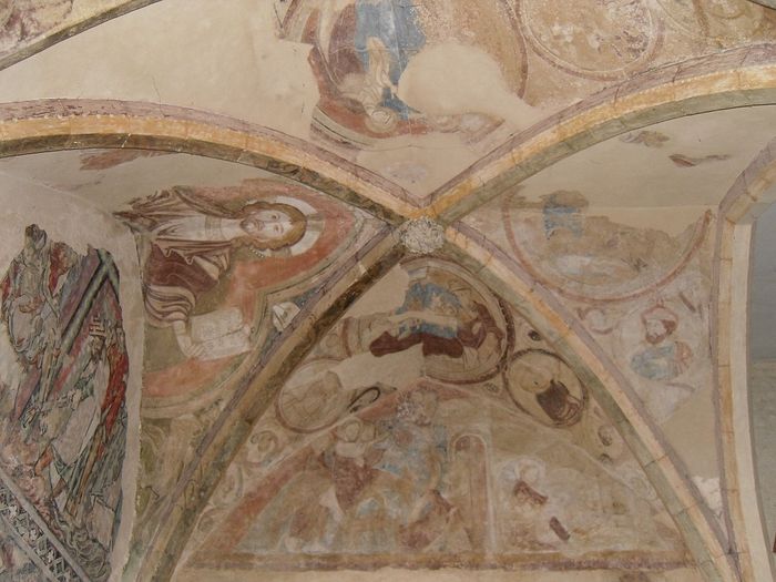 Wallpaintings inside the Holy Sepulcher Chapel of Winchester Cathedral, Hants (photo by Irina Lapa)