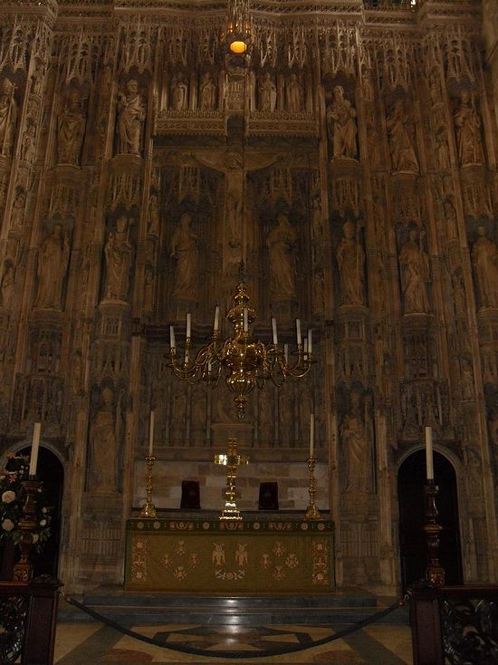 The altar and the screen at Winchester Cathedral, Hants (photo by Irina Lapa)