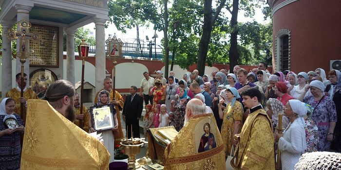 Celebration of St. Matrona's feast day at the Church of the Nativity of the Theotokos in Vladykino. Photo: rpb-v.ru