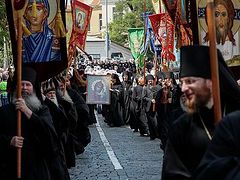 300,000+ Believers participate in All-Ukrainian Cross Procession (+ VIDEO)