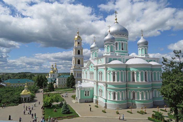 Троицкий собор, колокольня и Казанский собор Серафимо-Дивеевского монастыря