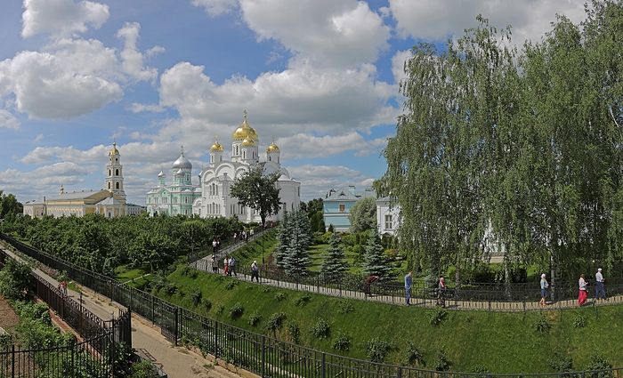 Соборы и святая Канавка Серафимо-Дивеевского монастыря