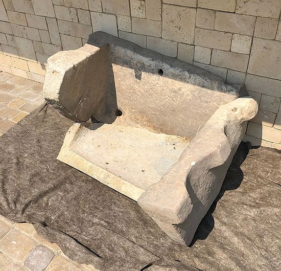 Fragment of the marble baptismal font. Photo: archaeolog.ru